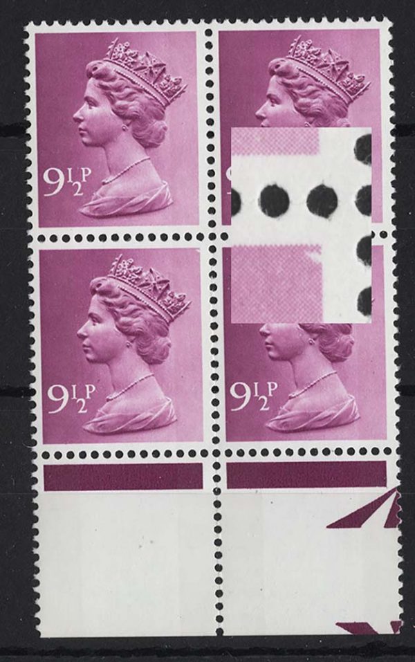 GB 1976 Machin 9½p cyl 13 dot r20/4 white patch in corner VARIETY um positional blk of 4