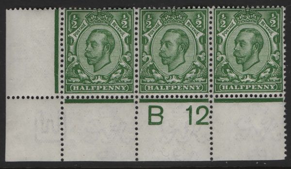GB 1911 ½d die 2 green wmk cypher B12(w) corner strip of 3, perf type 2A, um sg3